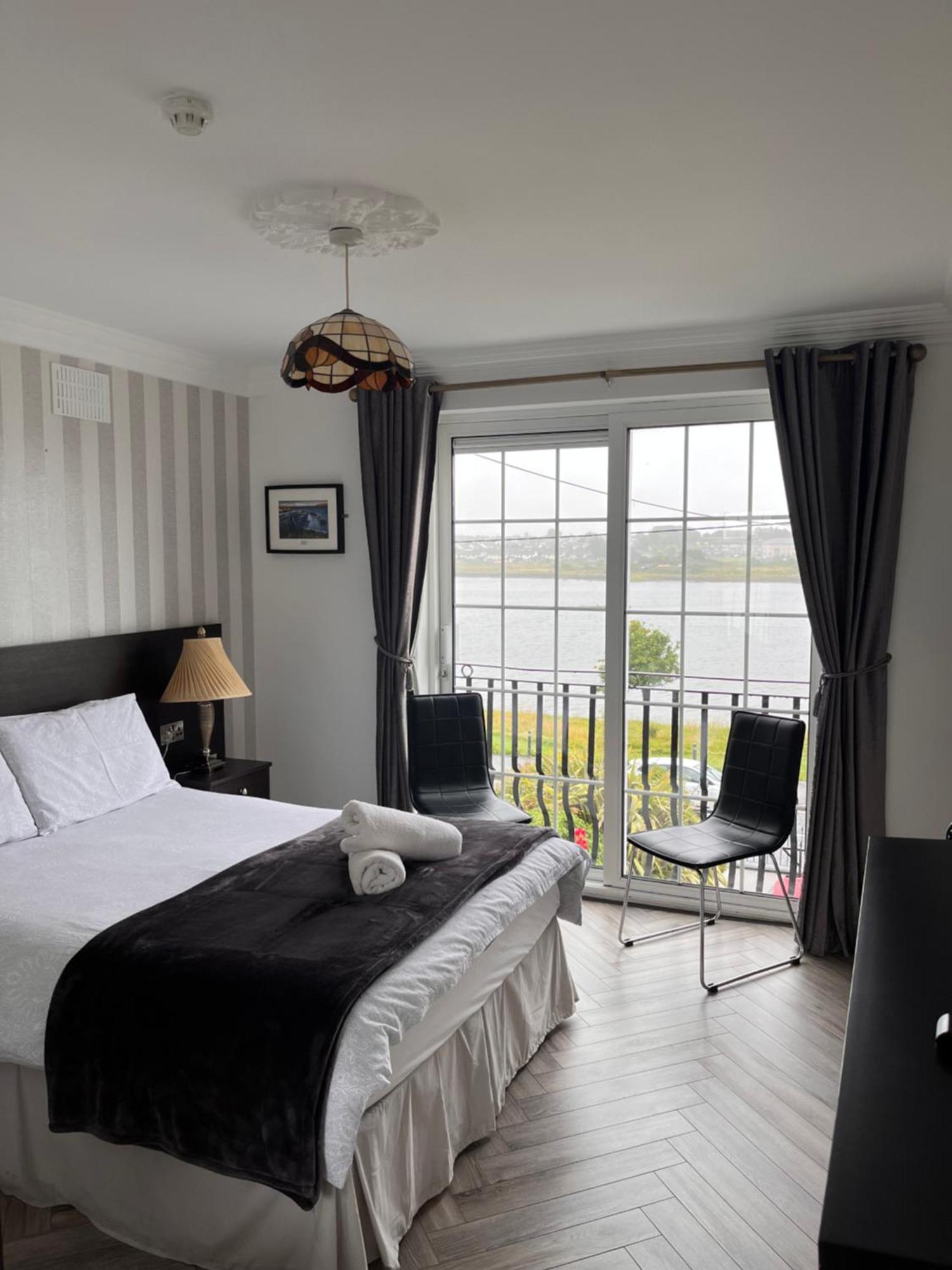 The Light House Hotel Galway Room photo