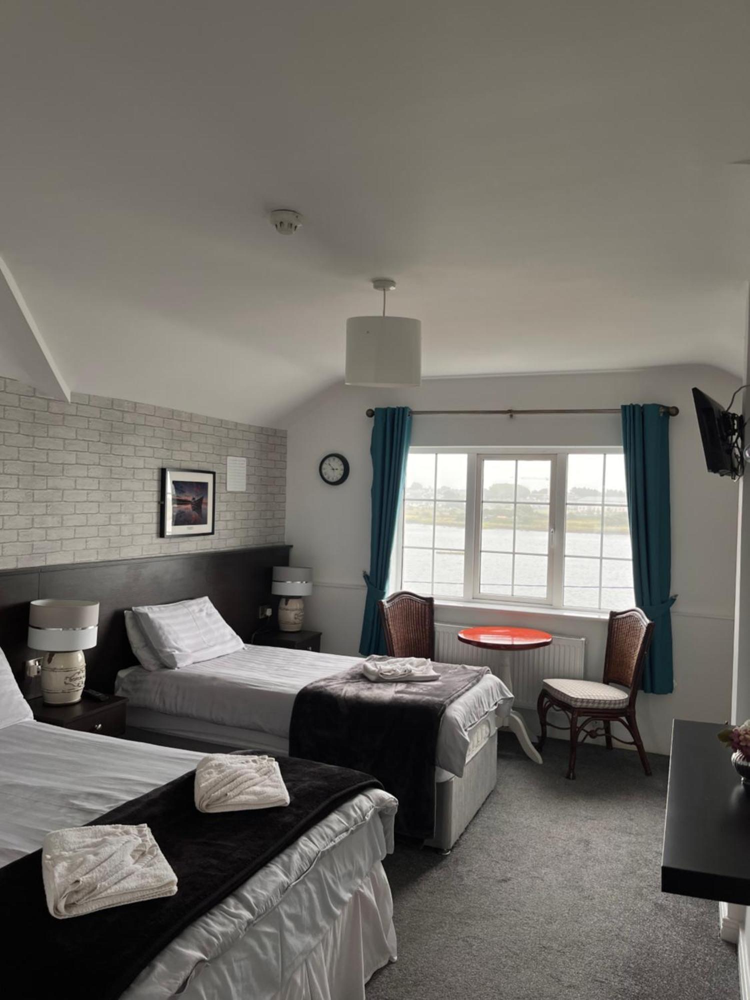 The Light House Hotel Galway Room photo