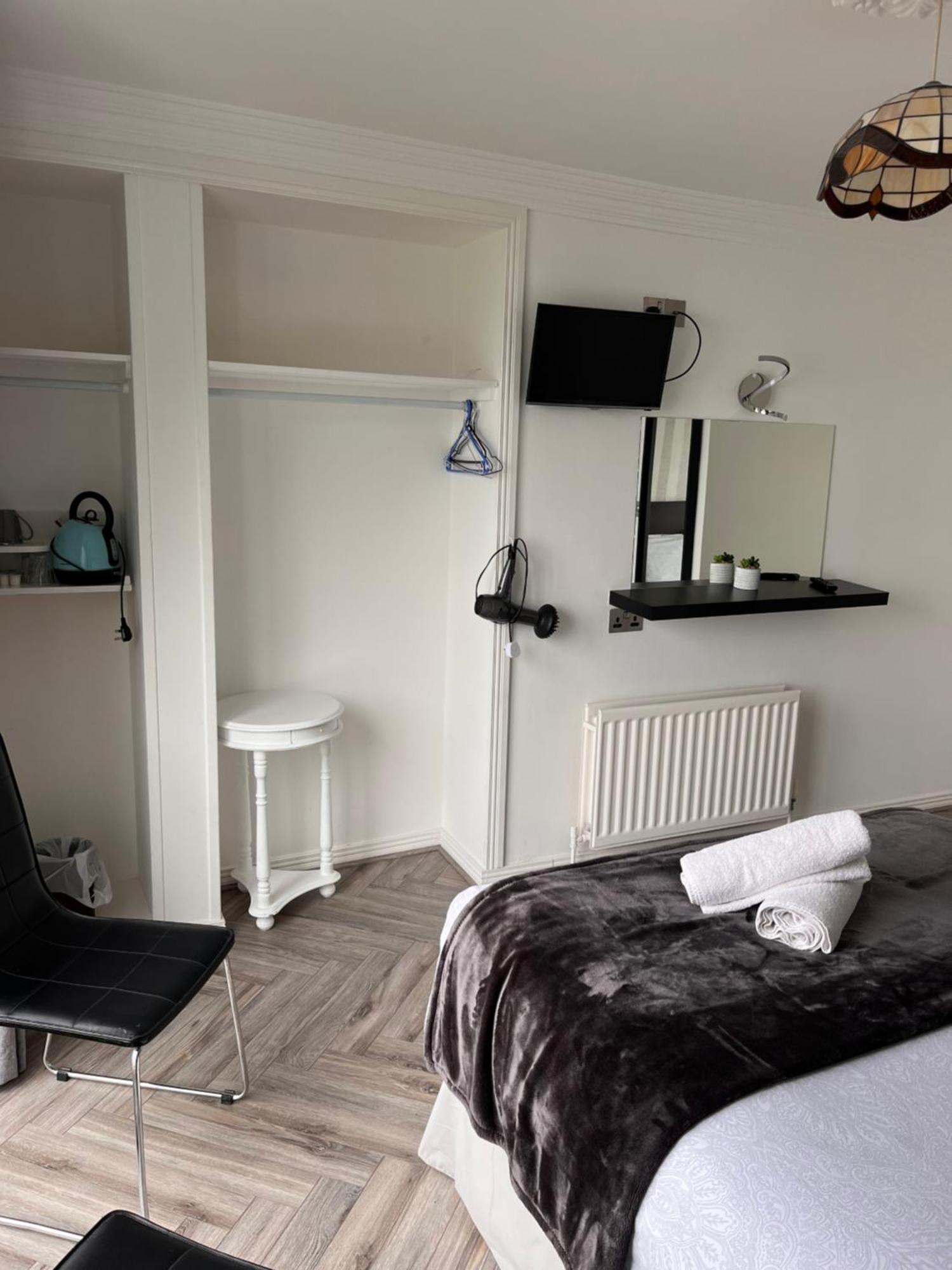 The Light House Hotel Galway Room photo