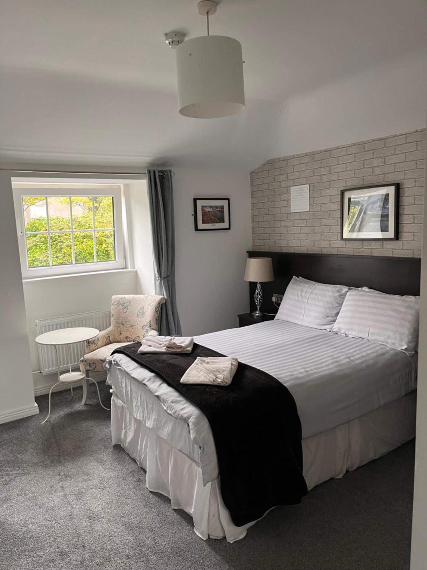 The Light House Hotel Galway Room photo