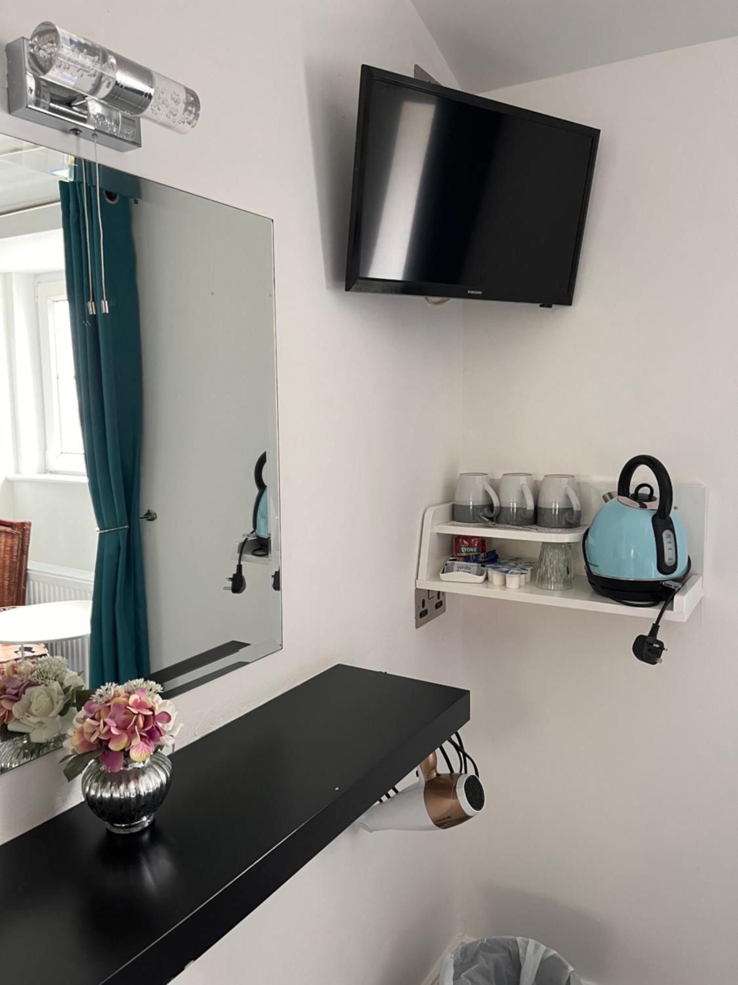 The Light House Hotel Galway Room photo